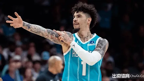 大连人对阵上海申花中超第13轮2-4落败，莫雷诺与巴索戈齐射双响球